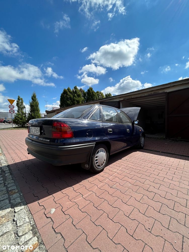 Opel Astra 1.4 GL - 5