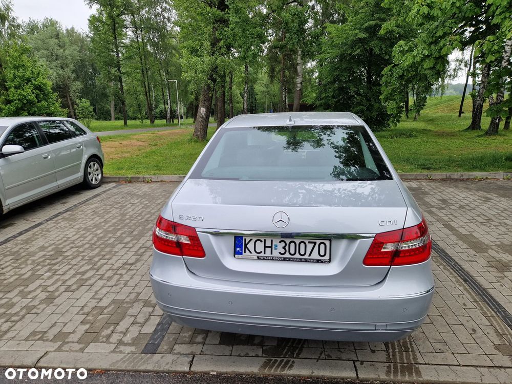 Mercedes-Benz Klasa E 220 CDI DPF BlueEFFICIENCY 7G-TRONIC Elegance - 24