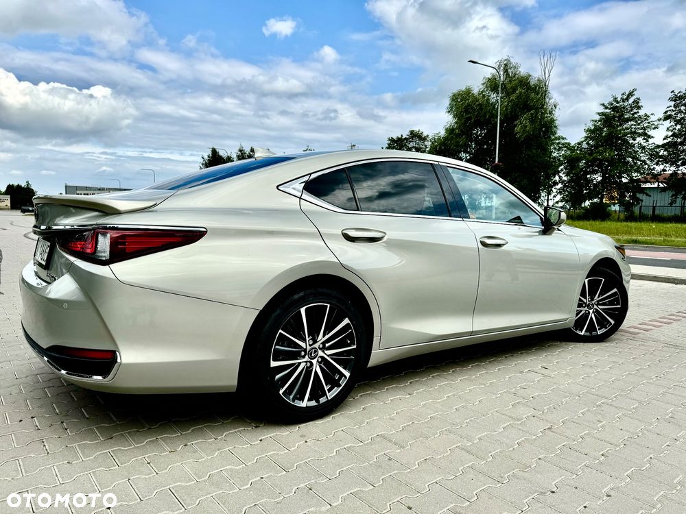 Lexus ES 300h Prestige - 16