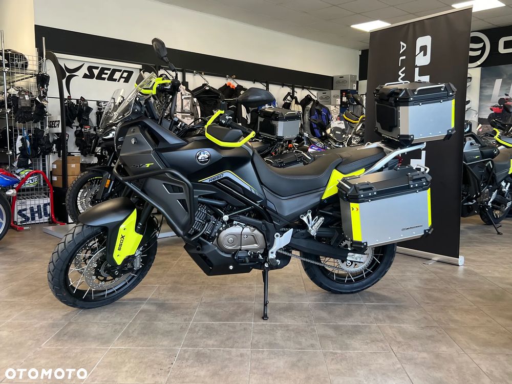 QJMOTOR SVT 650X - 3