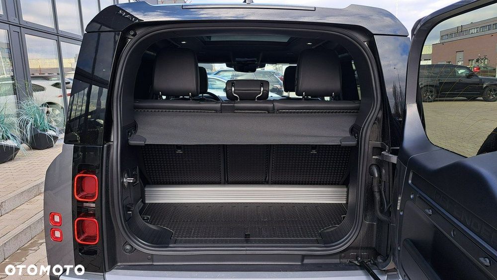 Land Rover Defender - 35