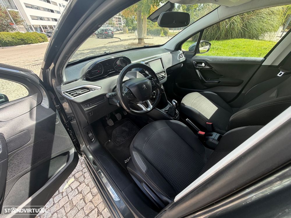 Peugeot 208 1.2 PureTech Style - 25