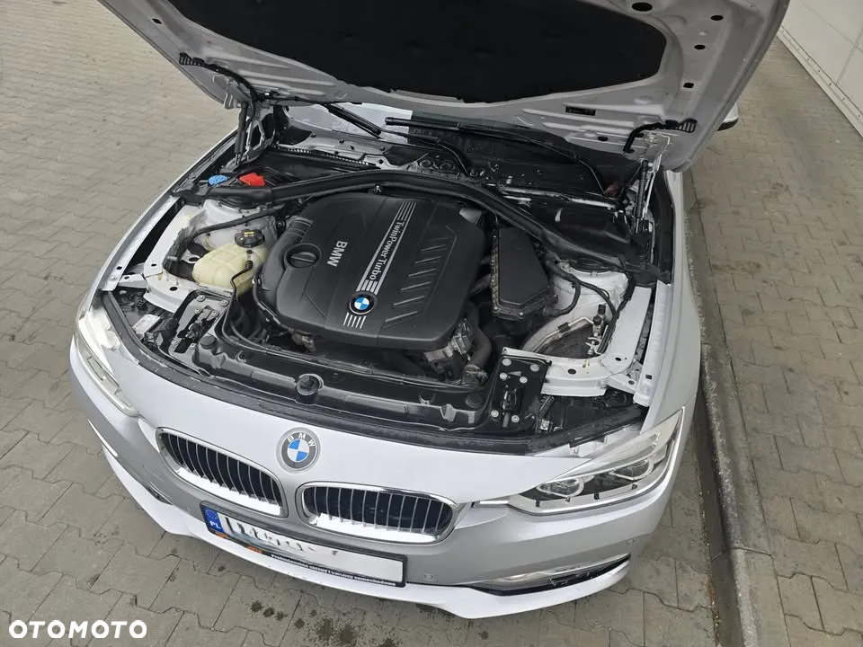 BMW Seria 3 330d Touring xDrive Luxury Line - 10