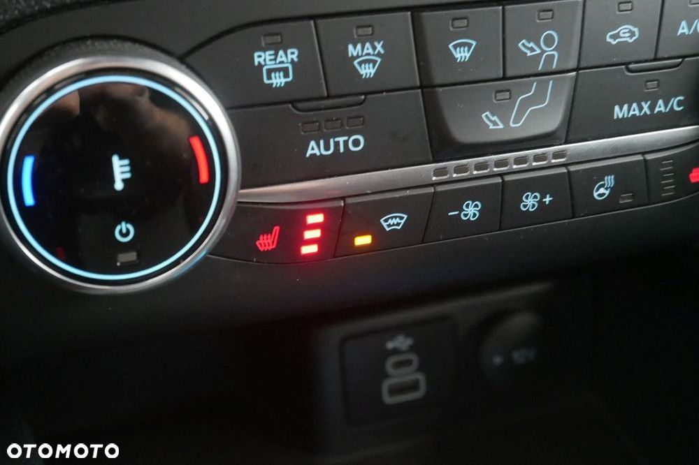 Ford Kuga - 39