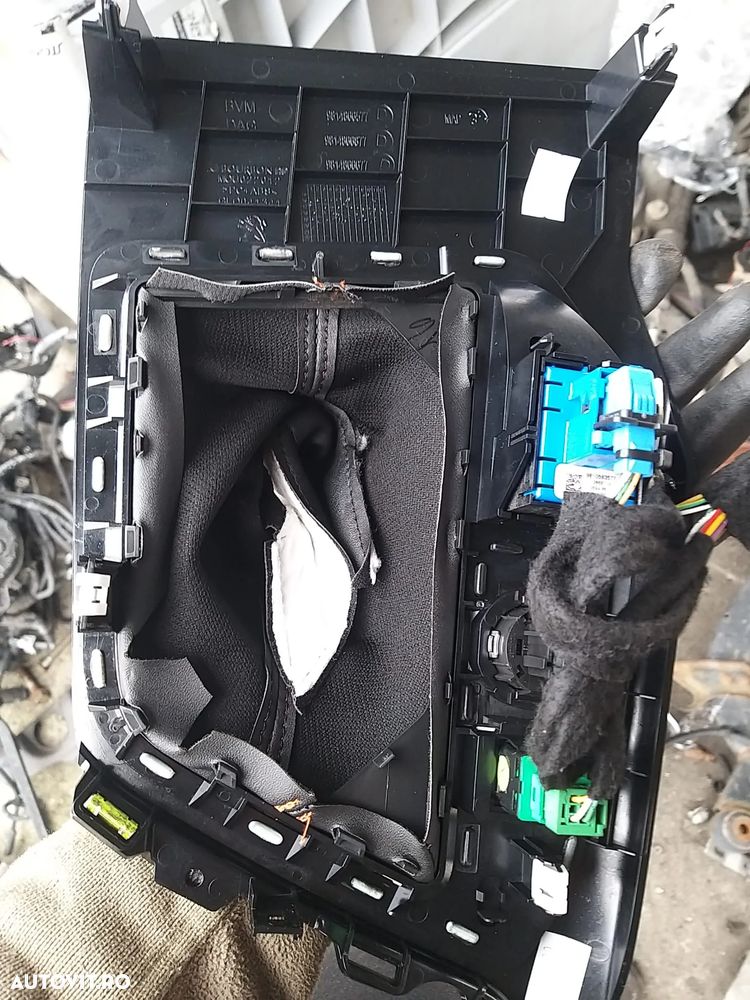 Consola Centrala cod: 9814866577 pentru Peugeot 3008 din 2020 1.6 Diesel - 2