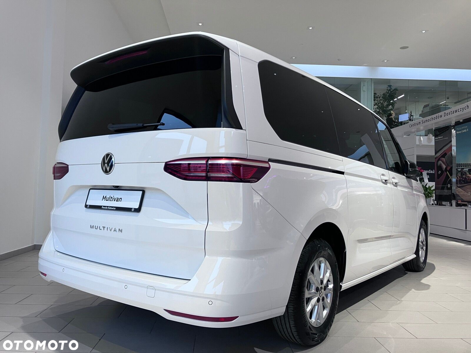 Volkswagen multivan Family 2.0 TDI 150 KM 7-DSG FWD L2 - 10