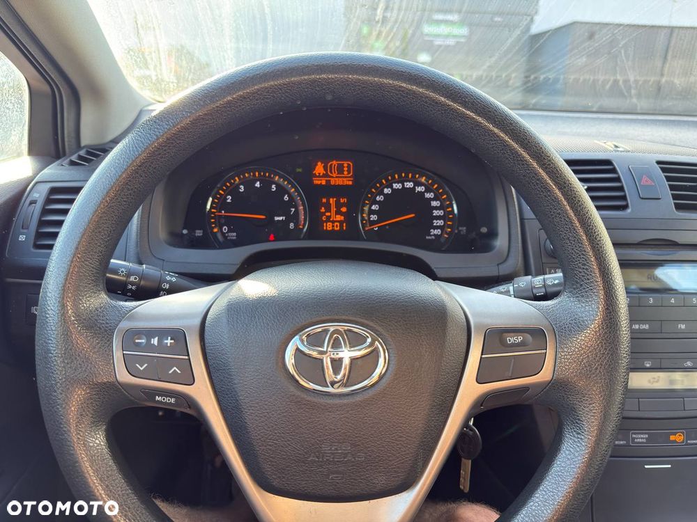 Toyota Avensis 1.6 Luna - 8