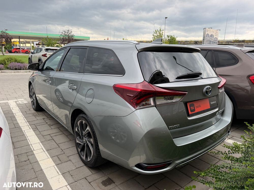 Toyota Auris 1.8 Executive - 3