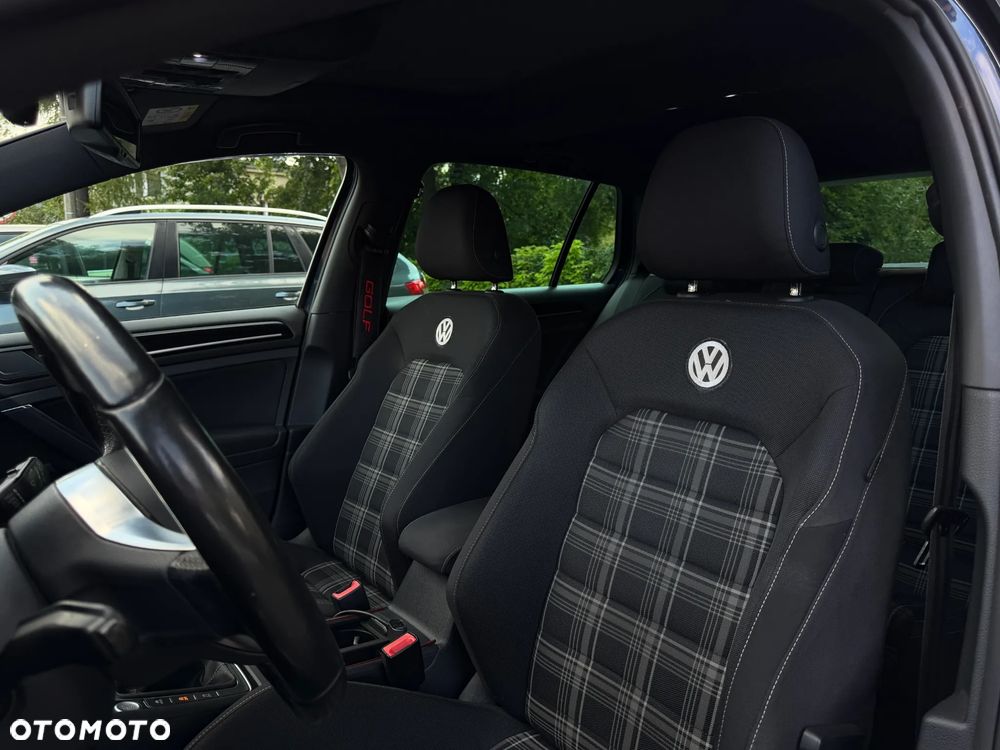 Volkswagen Golf - 14