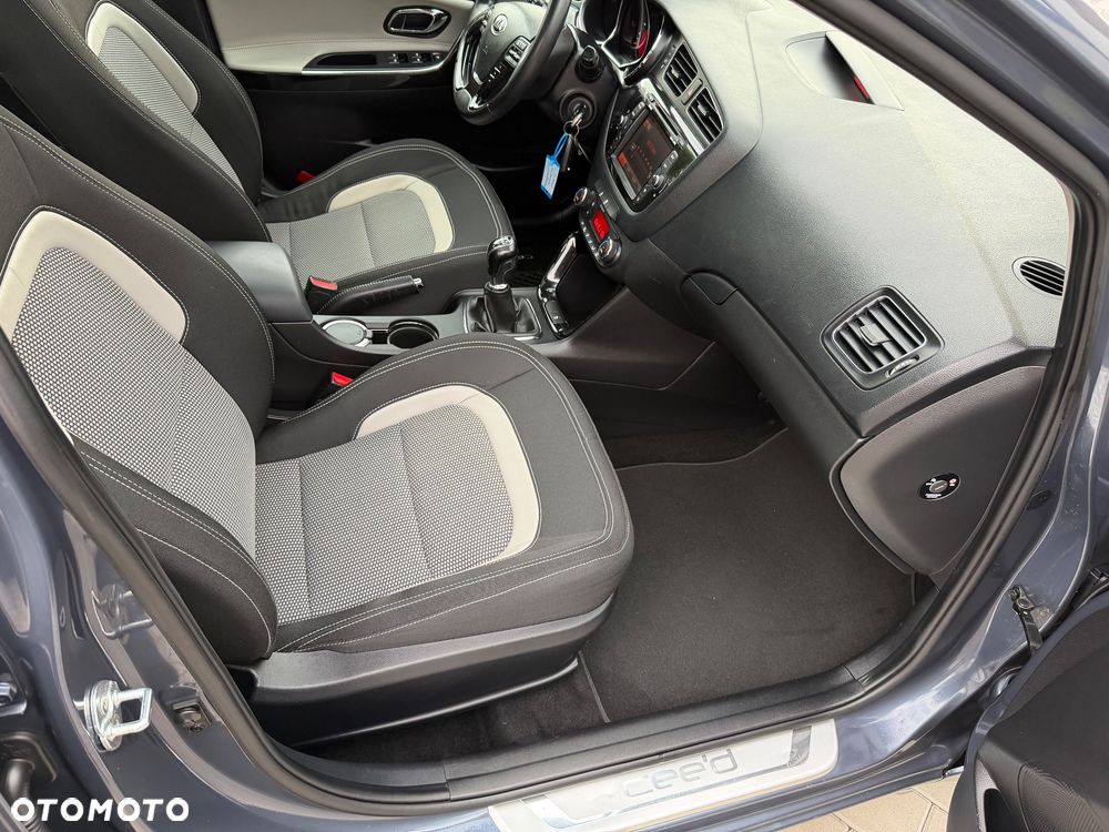 Kia Ceed 1.6 GDI Platinum Edition - 30