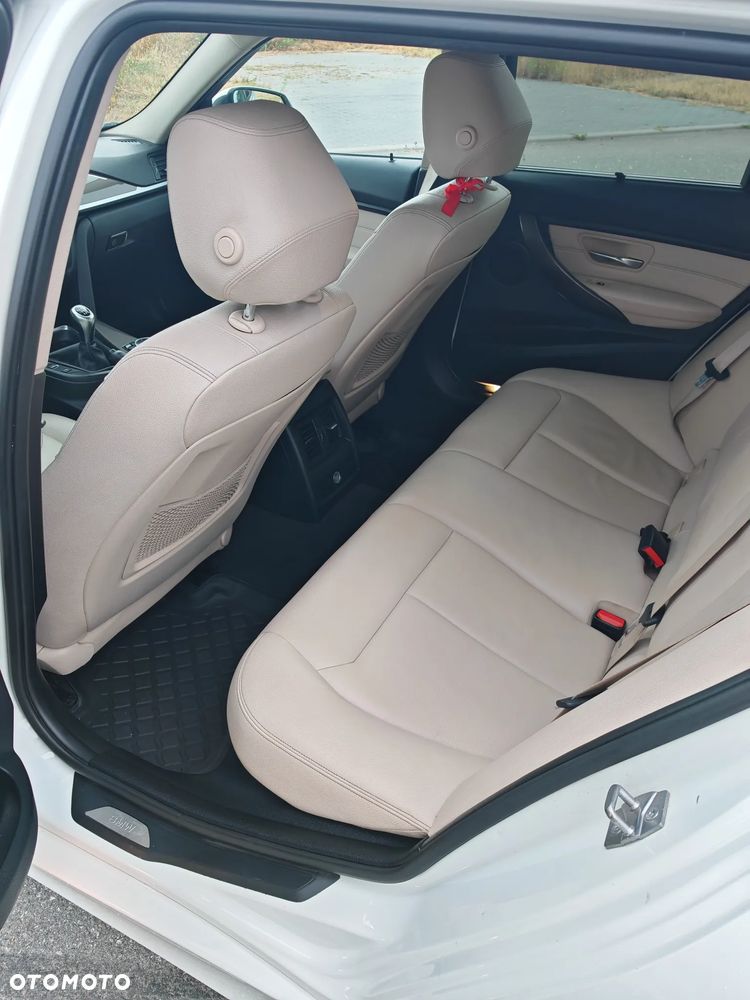 BMW Seria 3 318d Modern Line - 10