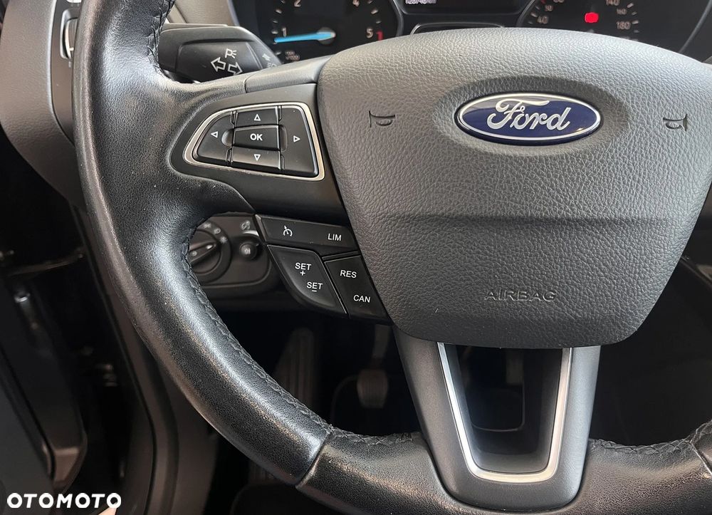 Ford Kuga 2.0 TDCi 2x4 Titanium - 14