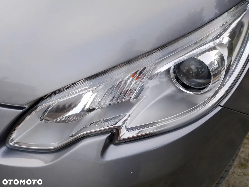 Peugeot 2008 1.6 e-HDi Allure S&S - 3