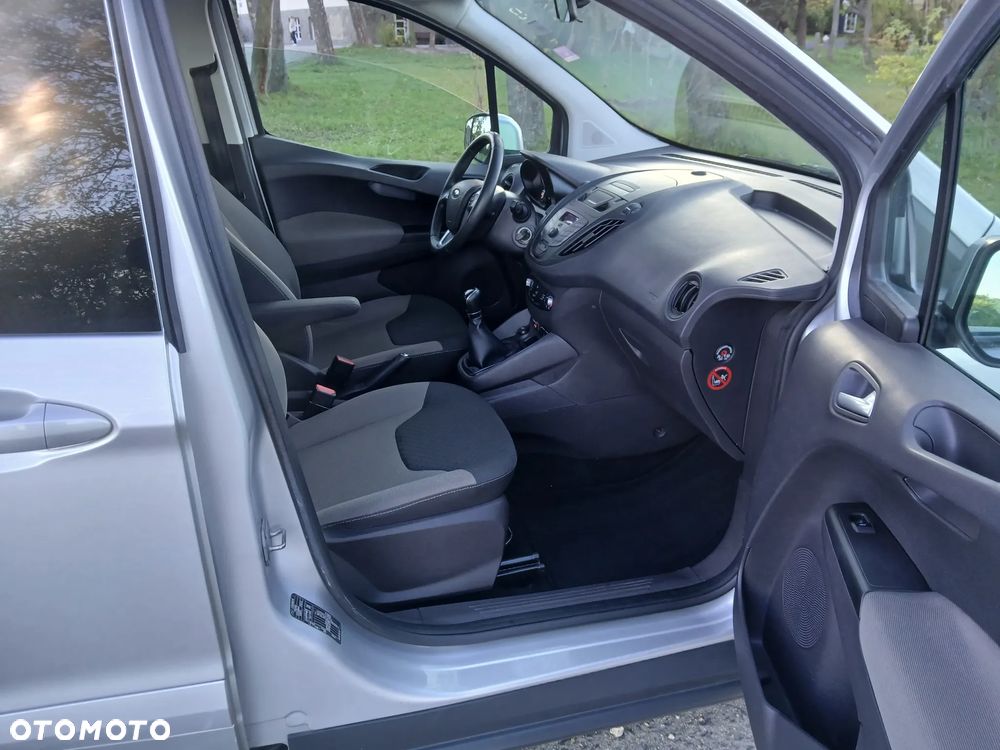 Ford Tourneo Courier 1.0 EcoBoost Titanium - 23