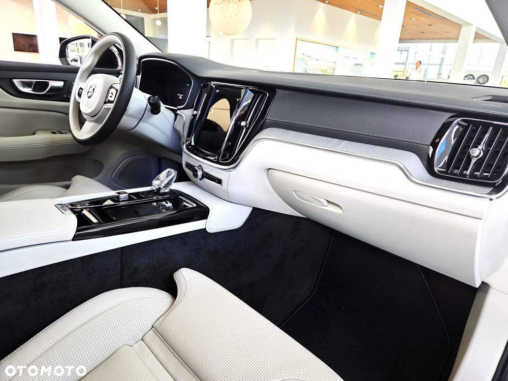 Volvo V60 T8 AWD Plug-In Hybrid Ultra Dark - 14