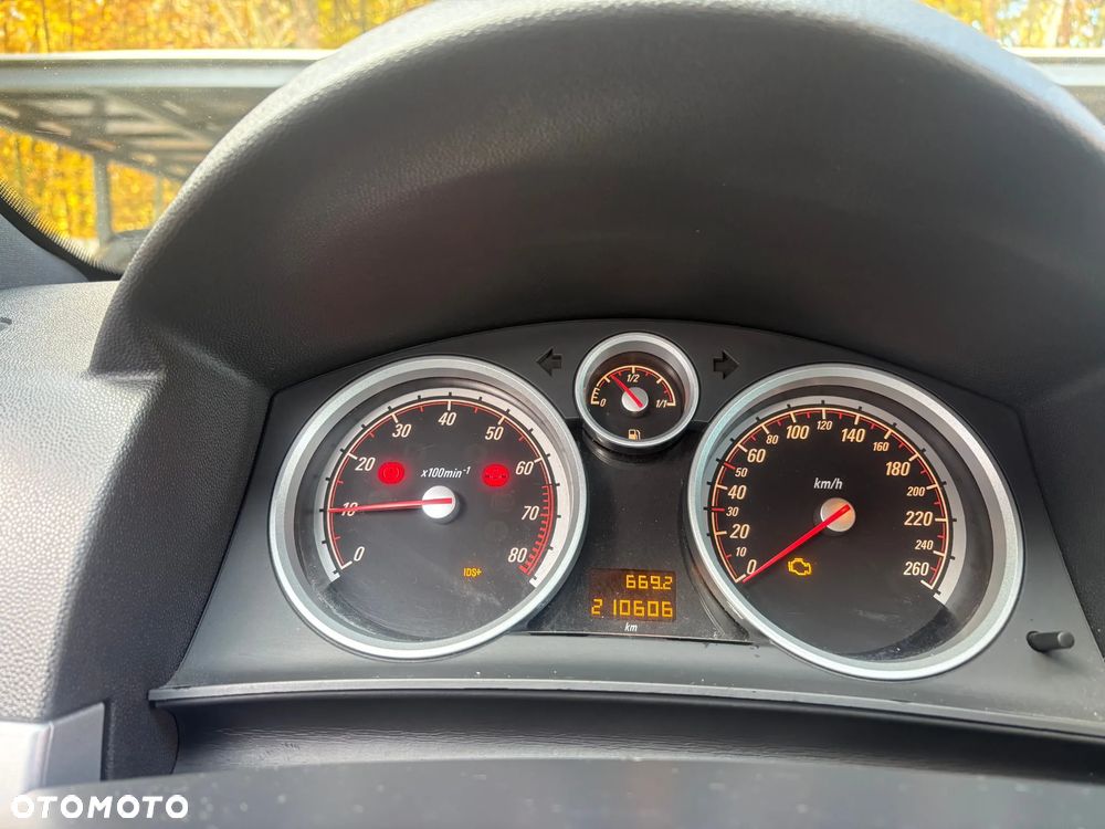 Opel Astra III GTC 1.6 T Cosmo - 9