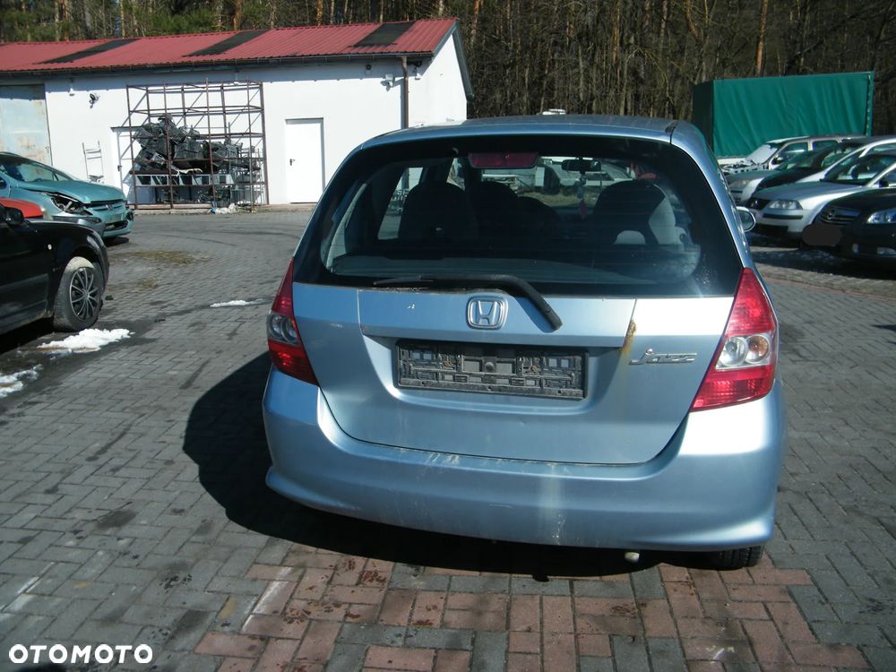 Honda Jazz II FL (04-08r.) 1.2 i-DSI 77KM. Silnik L12A4 Skrzynia SWLM lakier B528M. Cały na części. GWARANCJA !!!  Przód Tył Zestaw Komplet Drzwi Klapa Zderzak Błotnik Maska Grill Atrapa Szyba Pas Lampa Lusterko Boczki Fotel Kanapa Kokpit Deska Rozdzielcza Przełącznik Włącznik Sterownik Przewody Wiązka Instalacja Moduł Komputer Czujnik Listwa Pompa Alternator Wtryski Głowica Rozrusznik Kompresor Sprzęgło Dwumas Silnik Skrzynia ABS Klimatyzacji Paliwa Wspomagania Kolektor Turbina Przepustnica Zawór Chłodnica Koło Hak Belka Sanki Zawieszenie Mcpherson Półoś Amortyzator Wydech Tłumik Zacisk Most - 6