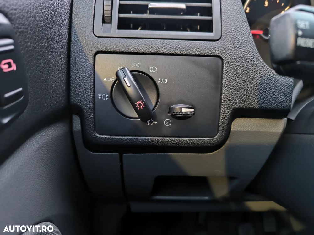 Ford Kuga 2.0 TDCi 4x4 Titanium - 23