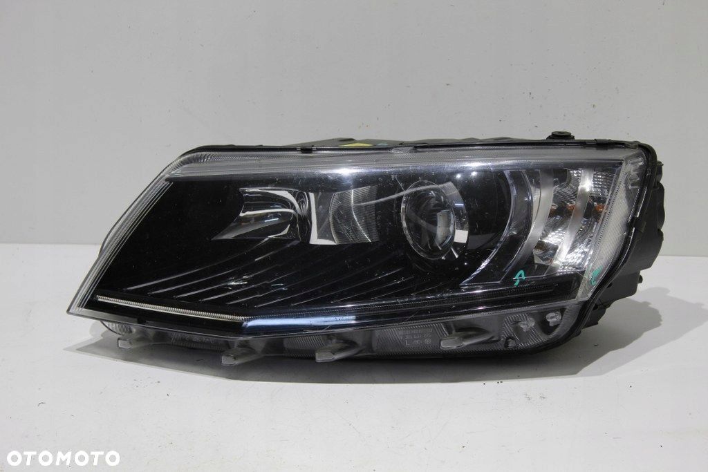 Skoda Octavia III 5E1 Xenon Lewy Lampa Przód Lewa Uszkodzona - 1
