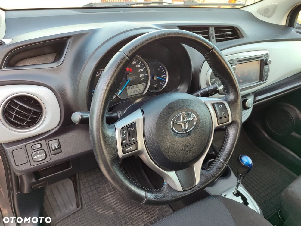 Toyota Yaris Hybrid 100 Life - 12