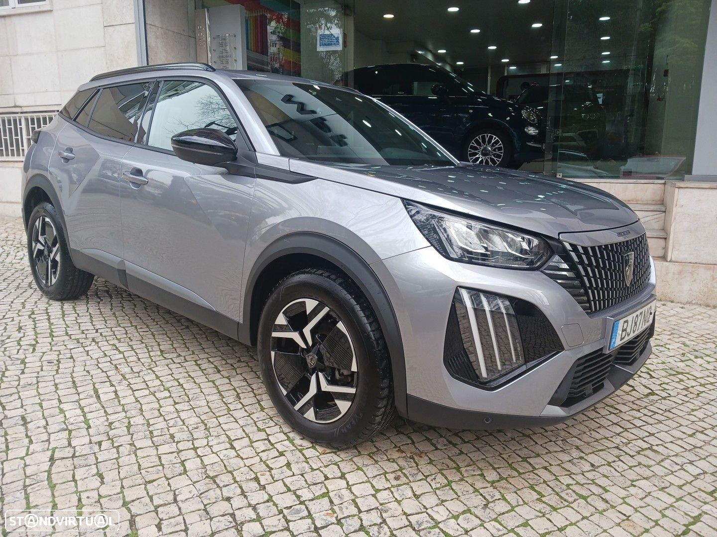 Peugeot 2008 1.2 PureTech Allure EAT8 - 4