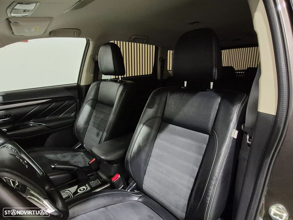 Mitsubishi Outlander 2.0 Instyle Navi - 13