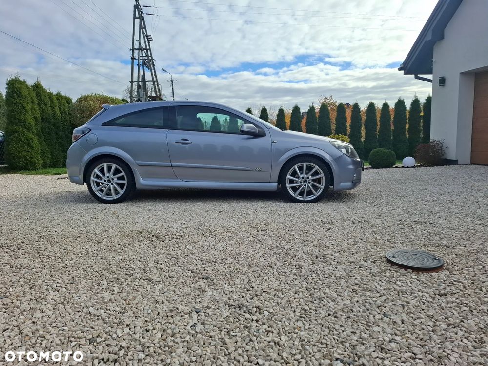 Opel Astra GTC 1.8 Cosmo - 17
