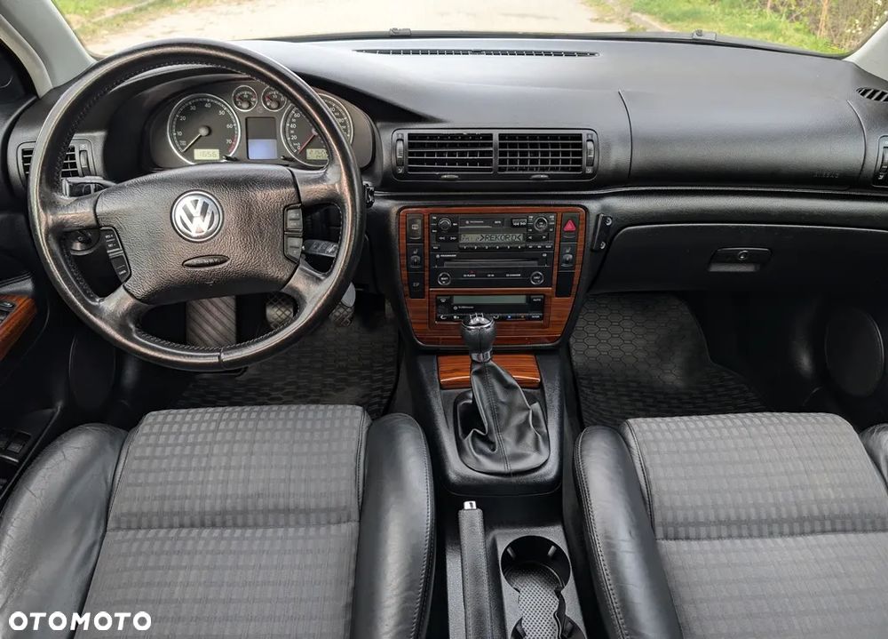 Volkswagen Passat - 12