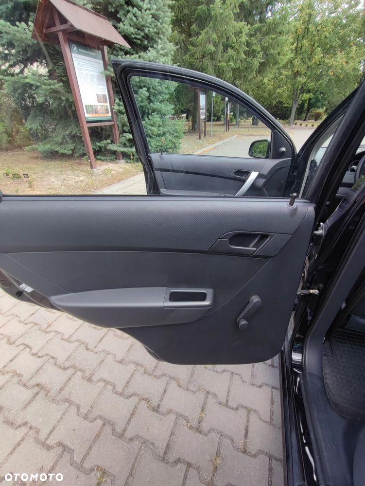 Chevrolet Aveo 1.2 16V Base / Classic - 28