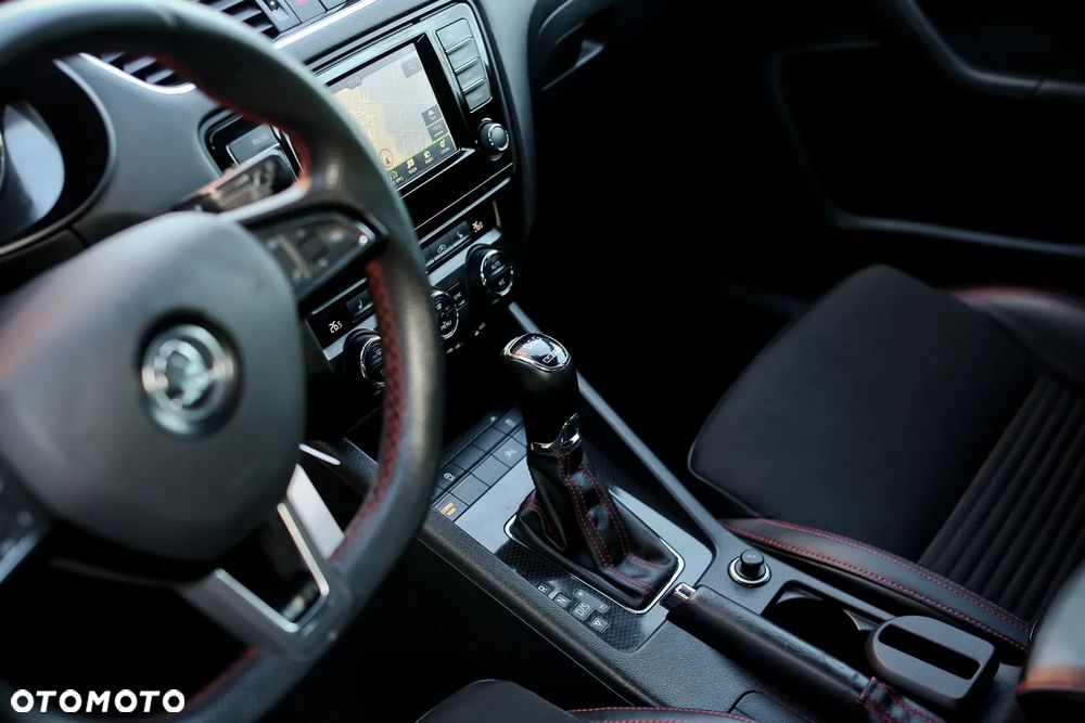 Skoda Octavia 2.0 TDI DSG RS - 28