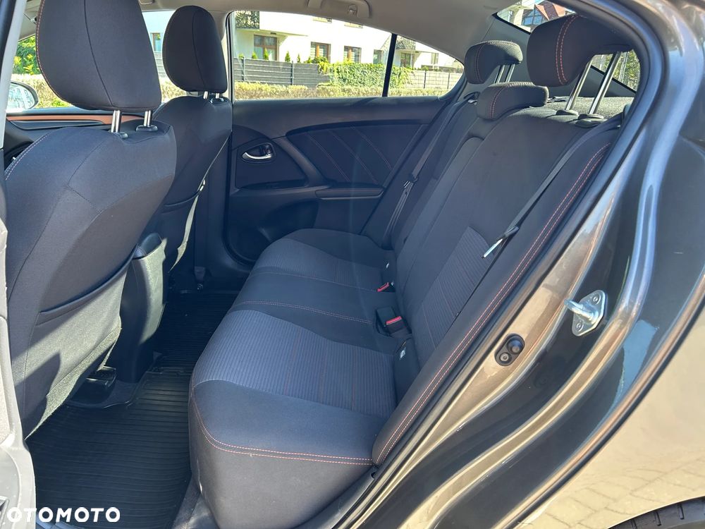 Toyota Avensis 1.8 Premium - 13