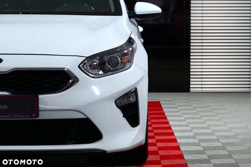 Kia Ceed - 33