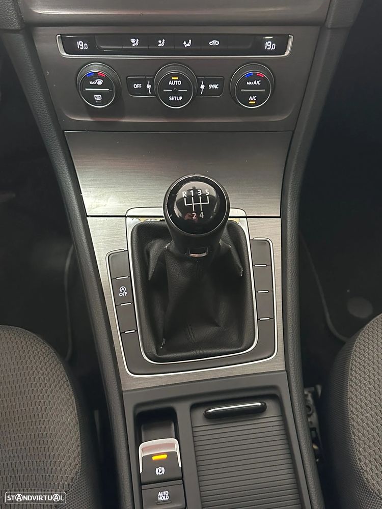 VW Golf 1.6 TDi Confortline - 11