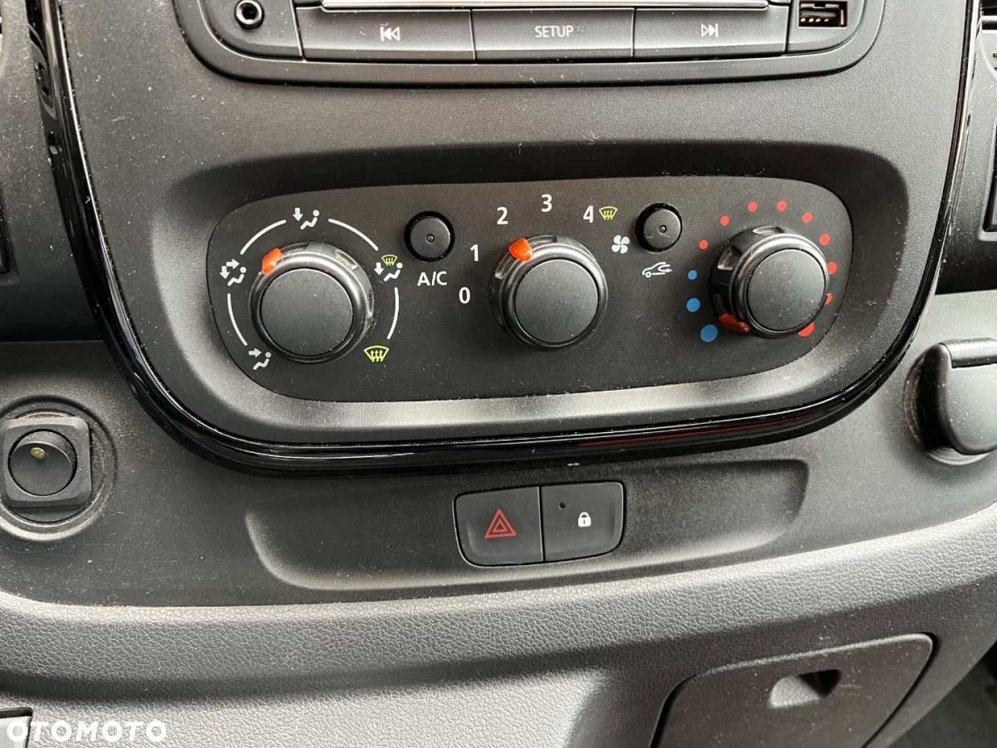 Opel Vivaro - 12