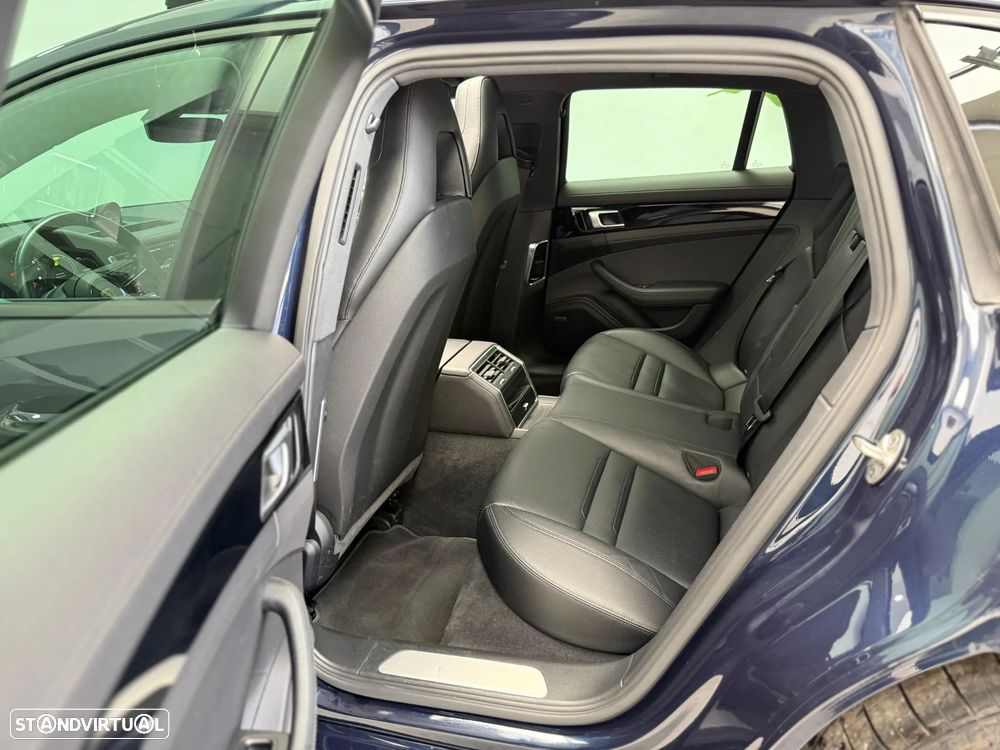 Porsche Panamera Sport Turismo 4 E-Hybrid - 12