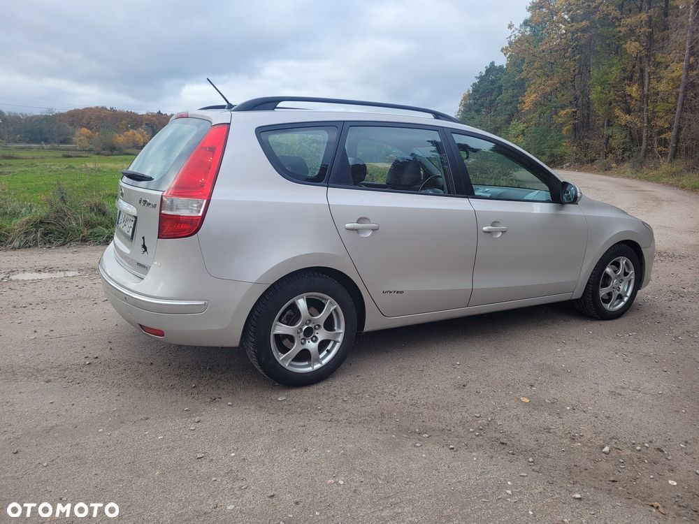 Hyundai i30 1.6 CRDi Classic + - 4