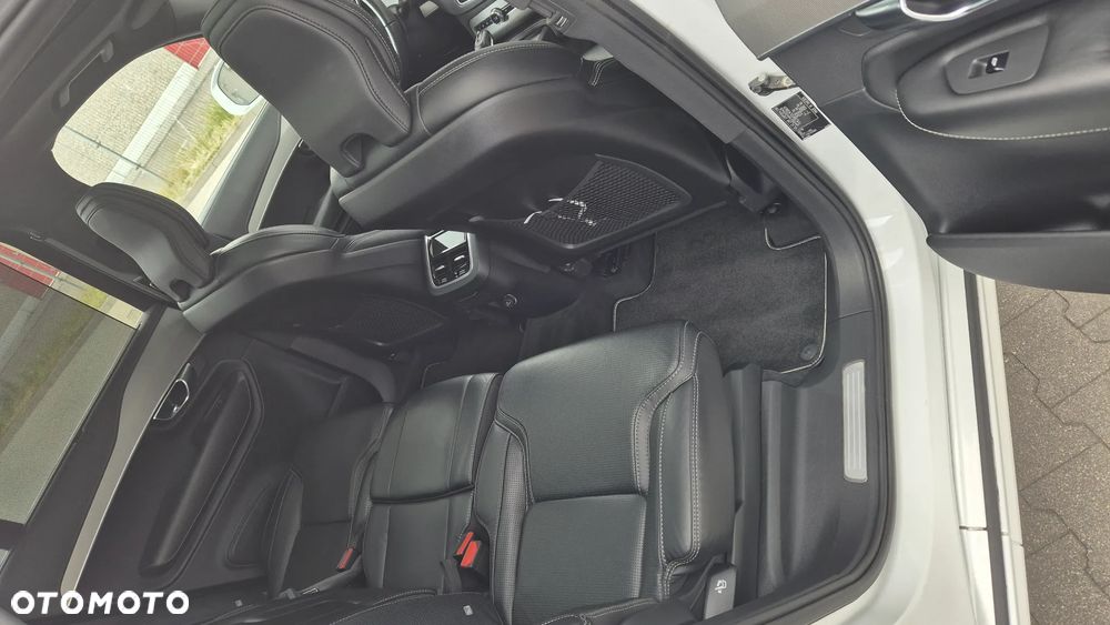 Volvo XC 90 D5 SCR AWD R-Design - 11