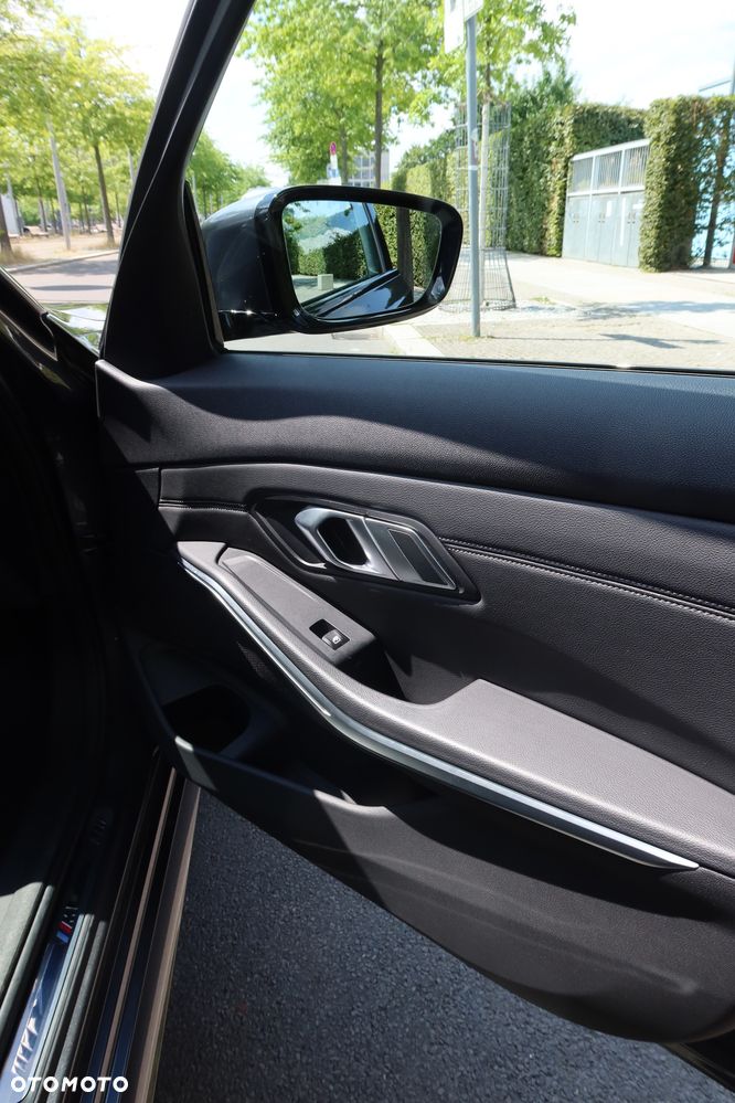 BMW Seria 3 320e M Sport sport - 13