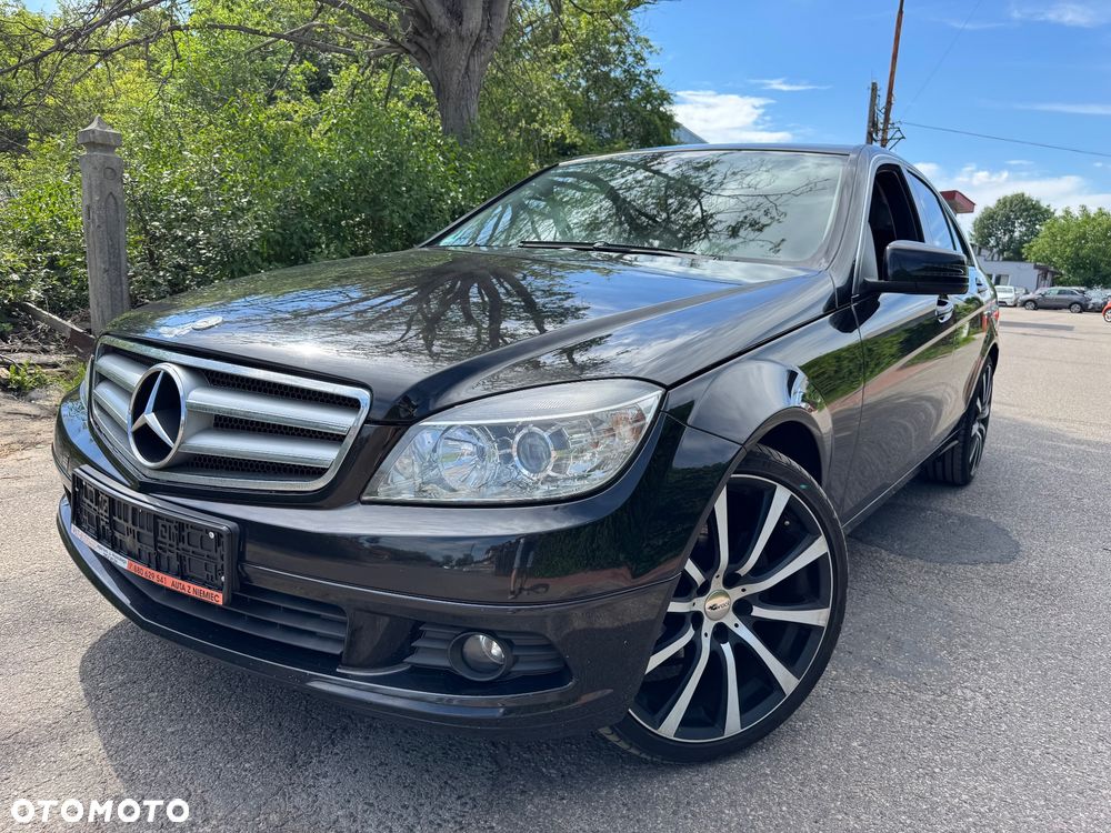Mercedes-Benz Klasa C 180 CGI BlueEFFICIENCY Avantgarde - 1