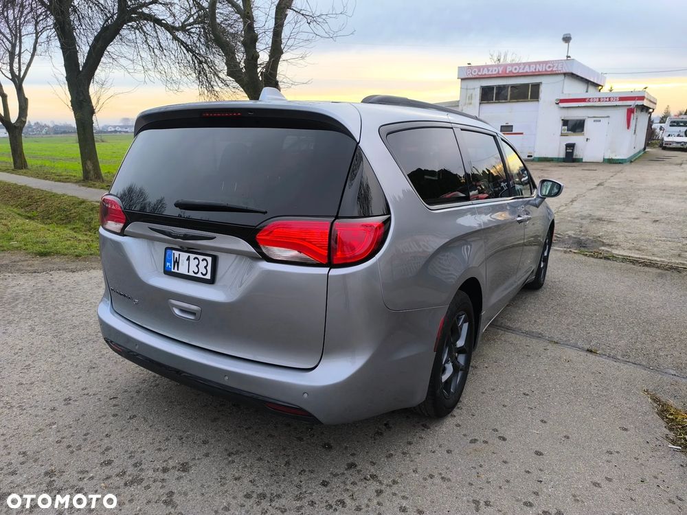 Chrysler Pacifica - 4