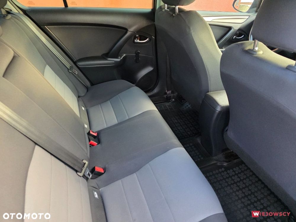 Toyota Avensis - 16
