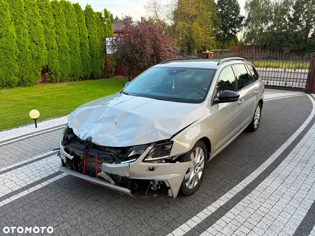 Skoda Octavia Combi 2.0 TSI DSG RS First Edition - 1