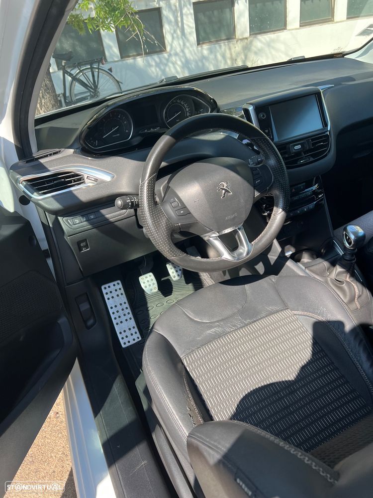 Peugeot 208 1.6 e-HDi Allure - 3
