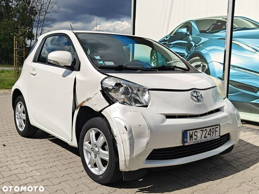 Toyota iQ - 3