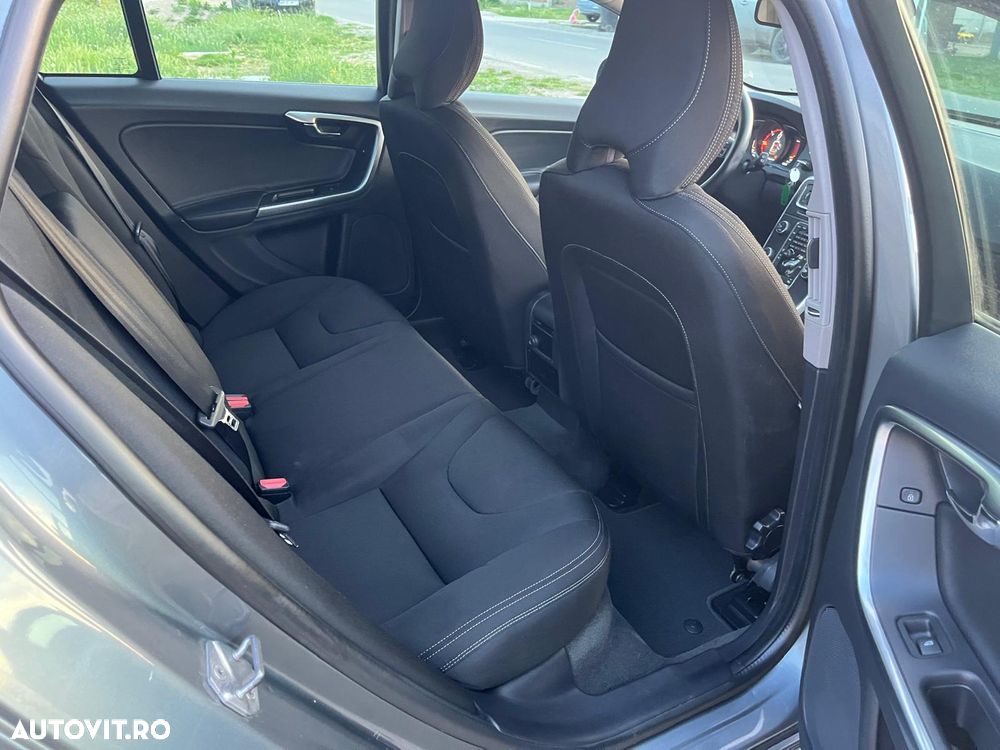 Volvo V60 D2 Momentum - 18