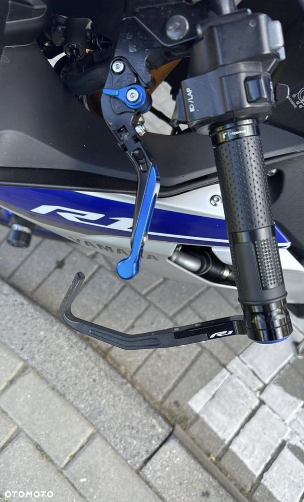 Yamaha R1 - 16
