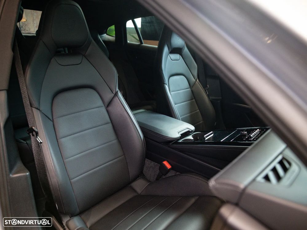 Porsche Panamera 4 E-Hybrid - 33