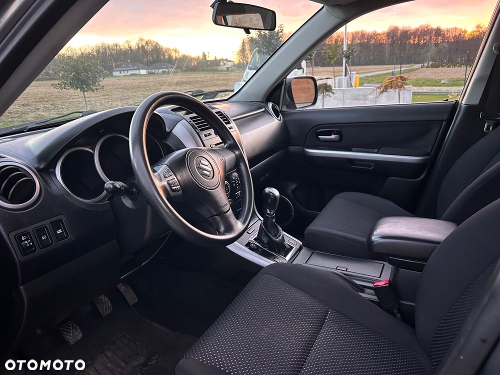 Suzuki Grand Vitara 2.0 - 7