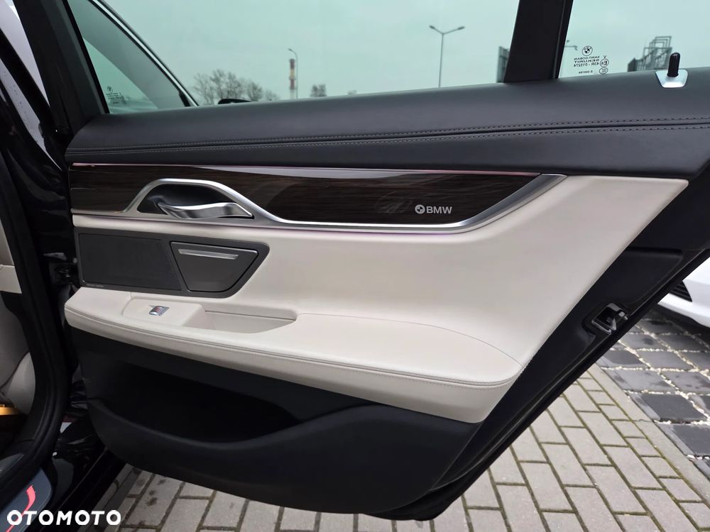 BMW Seria 7 740d xDrive - 14
