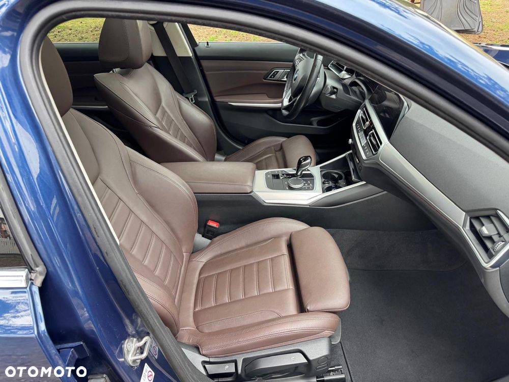 BMW Seria 3 320d xDrive Luxury Line sport - 15